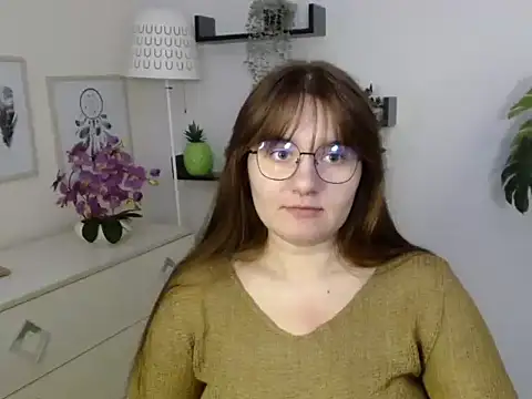 Snapshot of Julie_Diamond chatting on November 10, 1:49 pm Julie Diamond online show from November 10, 1:49 pm