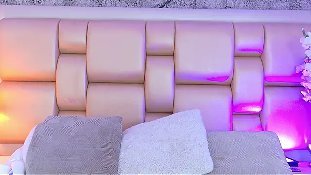 AngelaRoberts online show from April 10, 8:16 pm