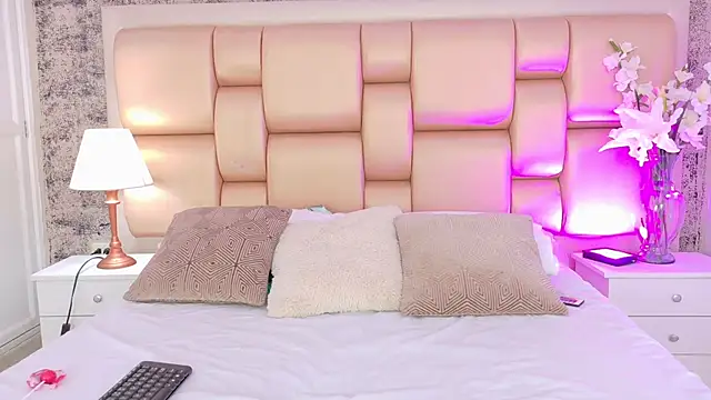 AngelaRoberts online show from November 23, 6:01 am