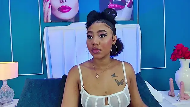 Snapshot of AngelaRoberts chatting on October 17, 4:05 am AngelaRoberts online show from October 17, 4:05 am