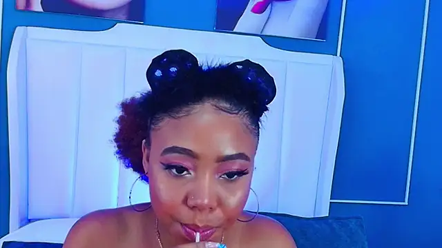 Snapshot of AngelaRoberts chatting on October 20, 4:36 am AngelaRoberts online show from October 20, 4:36 am