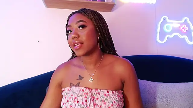 Snapshot of AngelaRoberts chatting on October 6, 8:53 pm AngelaRoberts online show from October 6, 8:53 pm