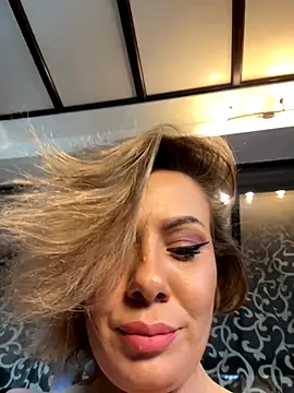 Snapshot of emmasweett11 chatting on December 2, 12:40 pm emmasweett11 online show from December 2, 12:40 pm