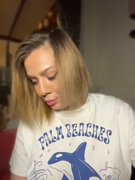 Snapshot of emmasweett11 chatting on July 15, 7:54 pm emmasweett11 online show from July 15, 7:54 pm