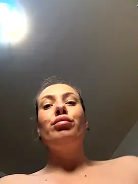 Snapshot of emmasweett11 chatting on October 8, 12:39 pm emmasweett11 online show from October 8, 12:39 pm