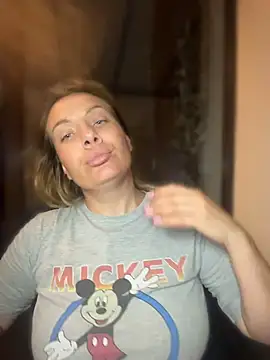 Snapshot of emmasweett11 chatting on June 27, 9:43 pm emmasweett11 online show from June 27, 9:43 pm