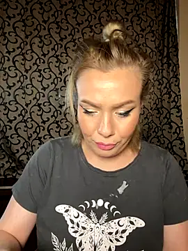 emmasweett11 online show from December 19, 12:40 pm