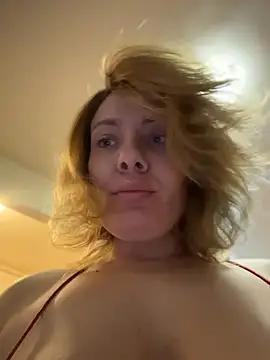 emmasweett11 online show from April 12, 8:12 pm