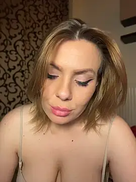 emmasweett11 online show from April 18, 7:58 pm