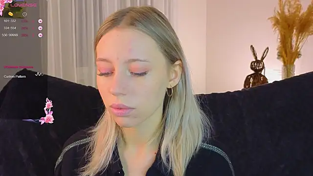 Snapshot of NyxaThorn chatting on November 15, 2:43 pm NyxaThorn online show from November 15, 2:43 pm