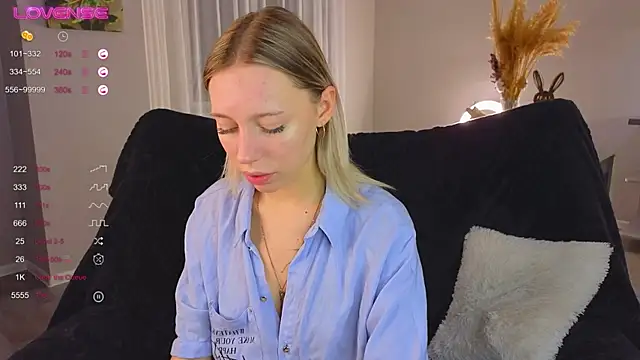 Snapshot of NyxaThorn chatting on October 28, 2:38 pm NyxaThorn online show from October 28, 2:38 pm