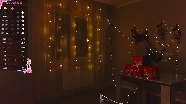 NyxaThorn online show from December 19, 2:41 pm