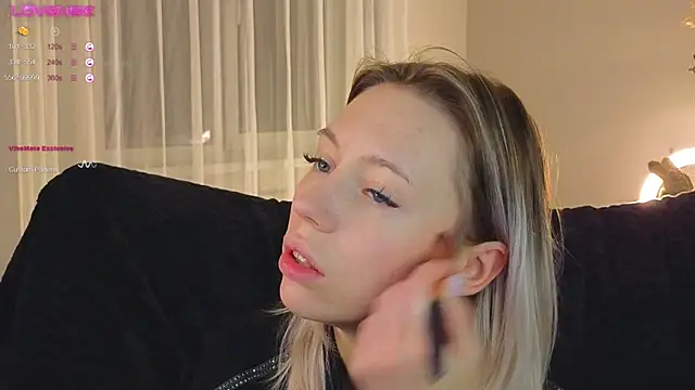 Snapshot of NyxaThorn chatting on October 27, 2:40 pm NyxaThorn online show from October 27, 2:40 pm