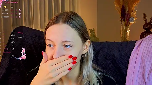 Snapshot of NyxaThorn chatting on December 1, 2:40 pm NyxaThorn online show from December 1, 2:40 pm