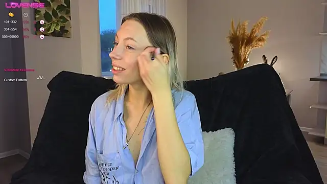 NyxaThorn online show from October 11, 2:40 pm
