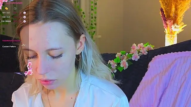 Snapshot of NyxaThorn chatting on December 5, 2:37 pm NyxaThorn online show from December 5, 2:37 pm