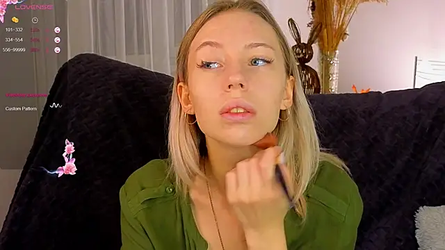 Snapshot of NyxaThorn chatting on November 7, 2:32 pm NyxaThorn online show from November 7, 2:32 pm