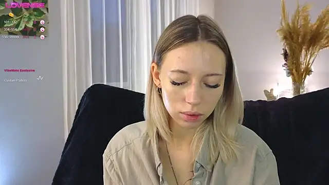 NyxaThorn online show from October 21, 2:38 pm