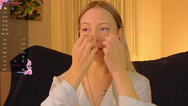 Snapshot of NyxaThorn chatting on November 14, 2:43 pm NyxaThorn online show from November 14, 2:43 pm