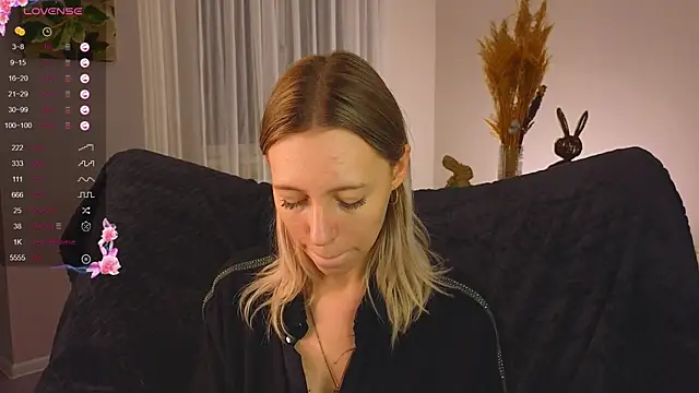 Snapshot of NyxaThorn chatting on November 19, 2:39 pm NyxaThorn online show from November 19, 2:39 pm