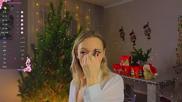 NyxaThorn online show from December 20, 2:42 pm