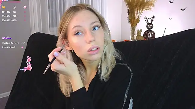 Snapshot of NyxaThorn chatting on November 2, 2:44 pm NyxaThorn online show from November 2, 2:44 pm