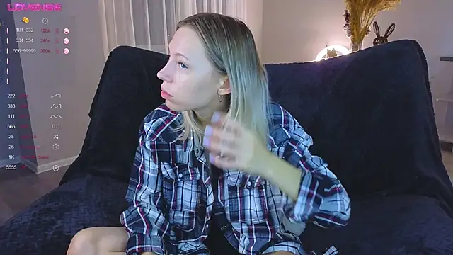 Snapshot of NyxaThorn chatting on October 25, 2:39 pm NyxaThorn online show from October 25, 2:39 pm