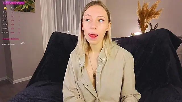 Snapshot of NyxaThorn chatting on October 26, 2:39 pm NyxaThorn online show from October 26, 2:39 pm