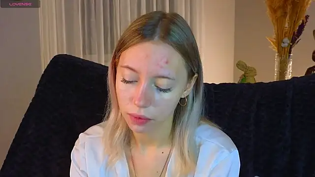 Snapshot of NyxaThorn chatting on November 23, 2:38 pm NyxaThorn online show from November 23, 2:38 pm