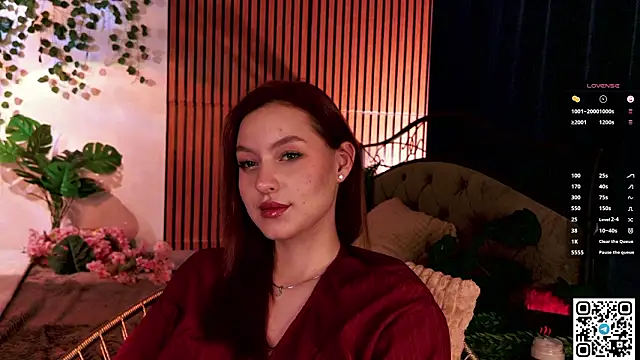 Snapshot of GildedKitten chatting on February 28, 7:46 pm GildedKitten online show from February 28, 7:46 pm