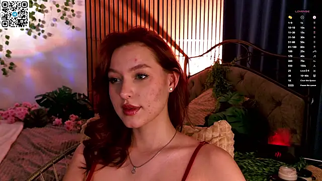 Snapshot of GildedKitten chatting on February 27, 8:41 pm GildedKitten online show from February 27, 8:41 pm