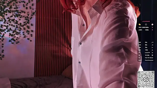 Snapshot of GildedKitten chatting on February 17, 9:01 pm GildedKitten online show from February 17, 9:01 pm