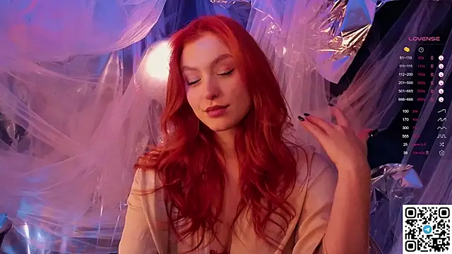 Snapshot of GildedKitten chatting on December 19, 6:21 pm GildedKitten online show from December 19, 6:21 pm