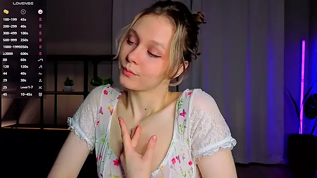 Snapshot of Tender_beauty chatting on May 16, 6:07 pm Tender beauty online show from May 16, 6:07 pm