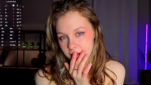 Snapshot of Tender_beauty chatting on May 17, 5:57 pm Tender beauty online show from May 17, 5:57 pm