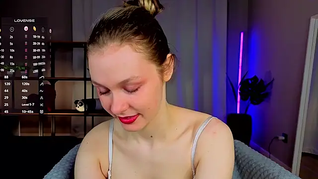 Snapshot of Tender_beauty chatting on June 4, 7:07 pm Tender beauty online show from June 4, 7:07 pm