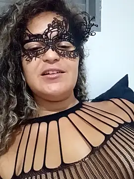 Snapshot of RaphinhaSanches chatting on December 16, 2:32 pm RaphinhaSanches online show from December 16, 2:32 pm