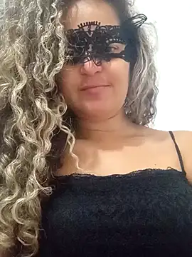 Snapshot of RaphinhaSanches chatting on November 6, 12:09 pm RaphinhaSanches online show from November 6, 12:09 pm