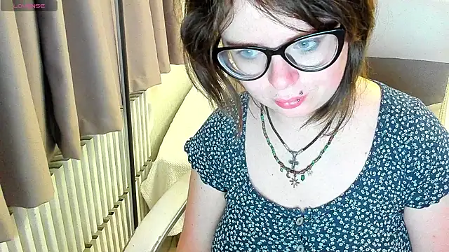 Snapshot of MilisaSweet777 chatting on October 2, 7:28 pm MilisaSweet777 online show from October 2, 7:28 pm