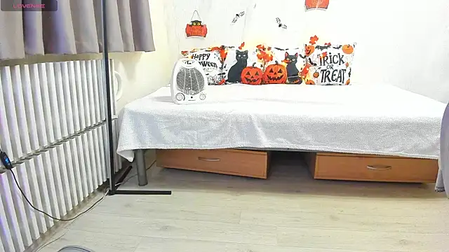 Snapshot of MilisaSweet777 chatting on October 24, 7:13 pm MilisaSweet777 online show from October 24, 7:13 pm