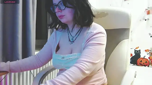 Snapshot of MilisaSweet777 chatting on November 1, 8:25 pm MilisaSweet777 online show from November 1, 8:25 pm