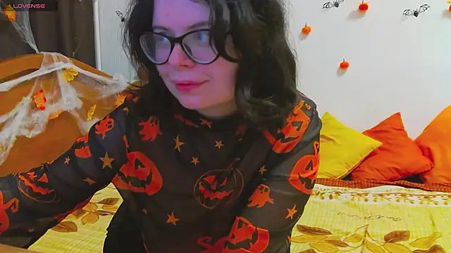 Snapshot of MilisaSweet777 chatting on October 31, 8:16 pm MilisaSweet777 online show from October 31, 8:16 pm