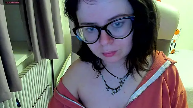 Snapshot of MilisaSweet777 chatting on November 15, 8:13 pm MilisaSweet777 online show from November 15, 8:13 pm