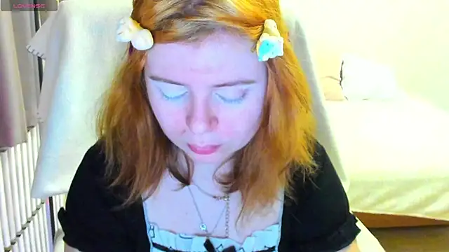 Snapshot of MilisaSweet777 chatting on February 6, 8:38 pm MilisaSweet777 online show from February 6, 8:38 pm