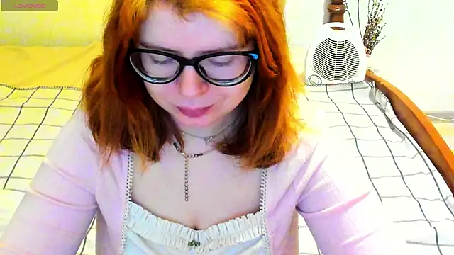 Snapshot of MilisaSweet777 chatting on February 17, 8:28 pm MilisaSweet777 online show from February 17, 8:28 pm