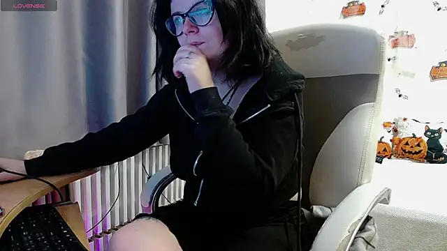 Snapshot of MilisaSweet777 chatting on October 29, 8:19 pm MilisaSweet777 online show from October 29, 8:19 pm