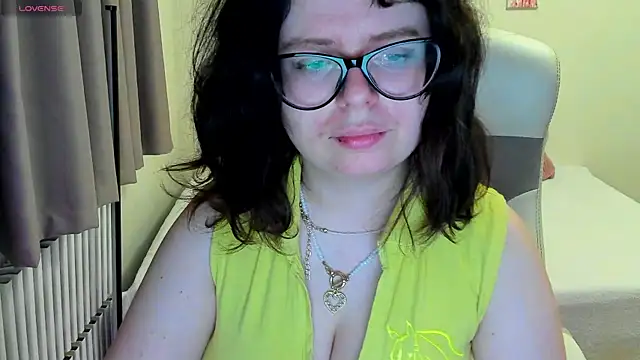 Snapshot of MilisaSweet777 chatting on December 20, 8:44 pm MilisaSweet777 online show from December 20, 8:44 pm