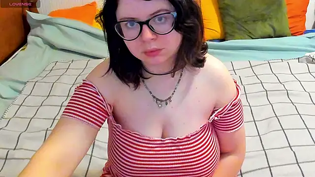 Snapshot of MilisaSweet777 chatting on November 19, 6:24 am MilisaSweet777 online show from November 19, 6:24 am