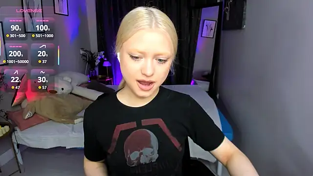 Snapshot of Millie_Vanillies chatting on November 11, 1:50 pm Millie Vanillies online show from November 11, 1:50 pm