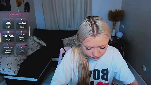 Millie Vanillies online show from December 5, 5:50 am